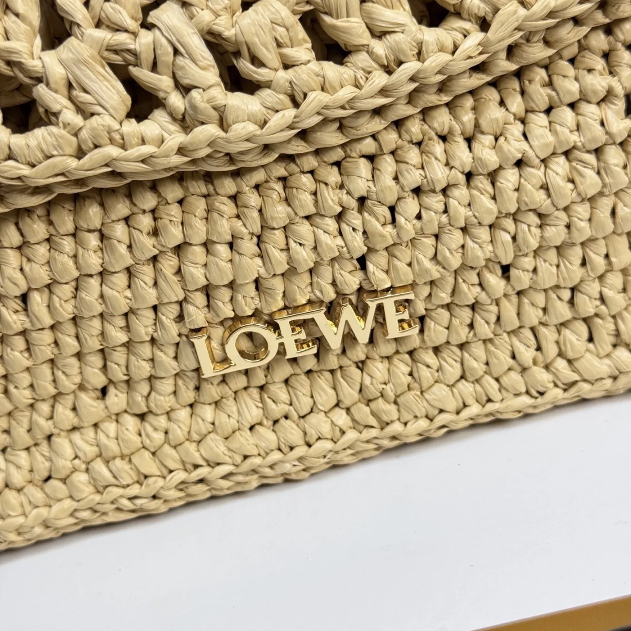 Loewe Medium Ola bag in raffia (7A regular version)