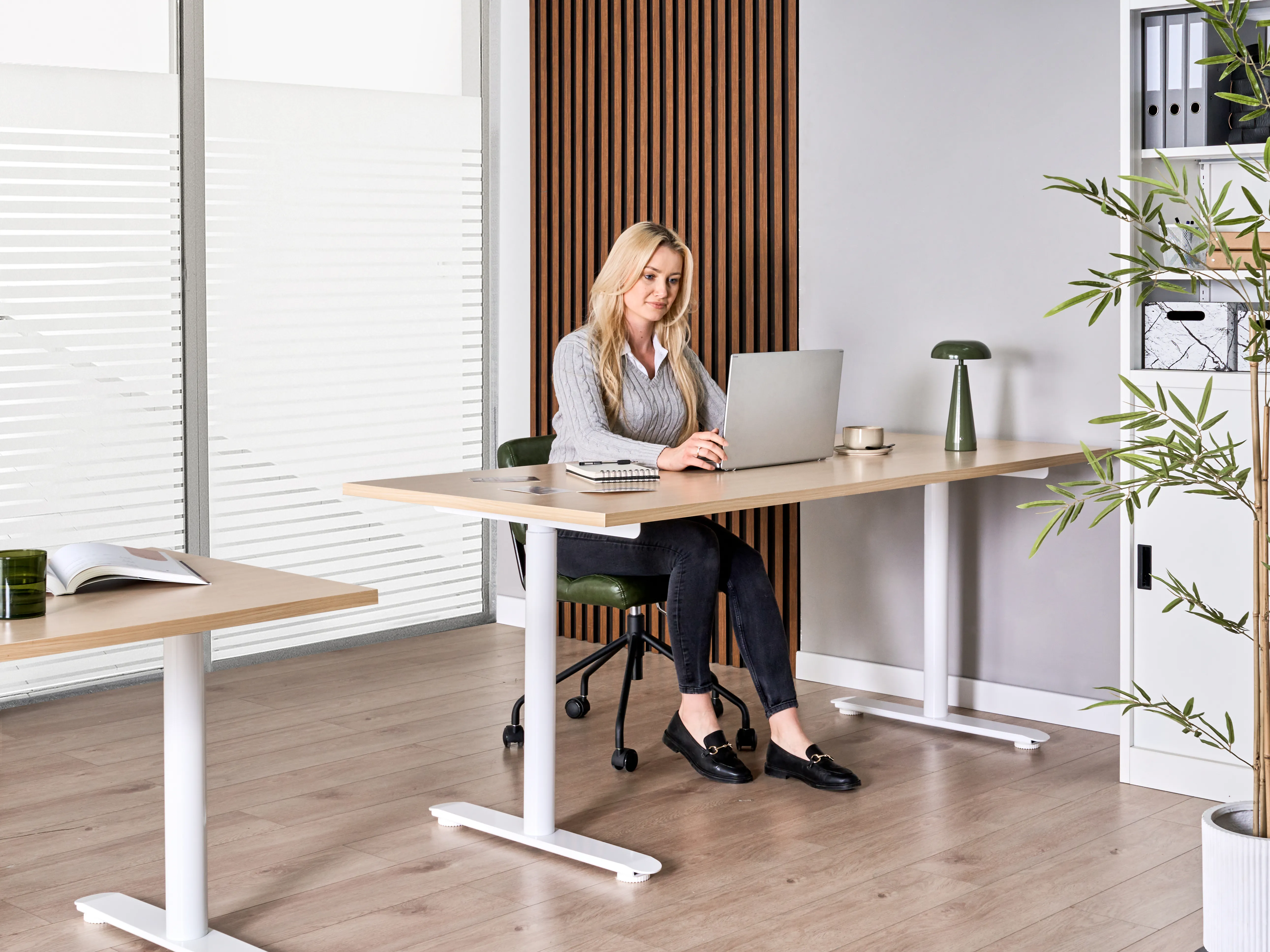 Electric Adjustable Standing Desk DESTINAS Light Brown/ White 180 cm 72 cm