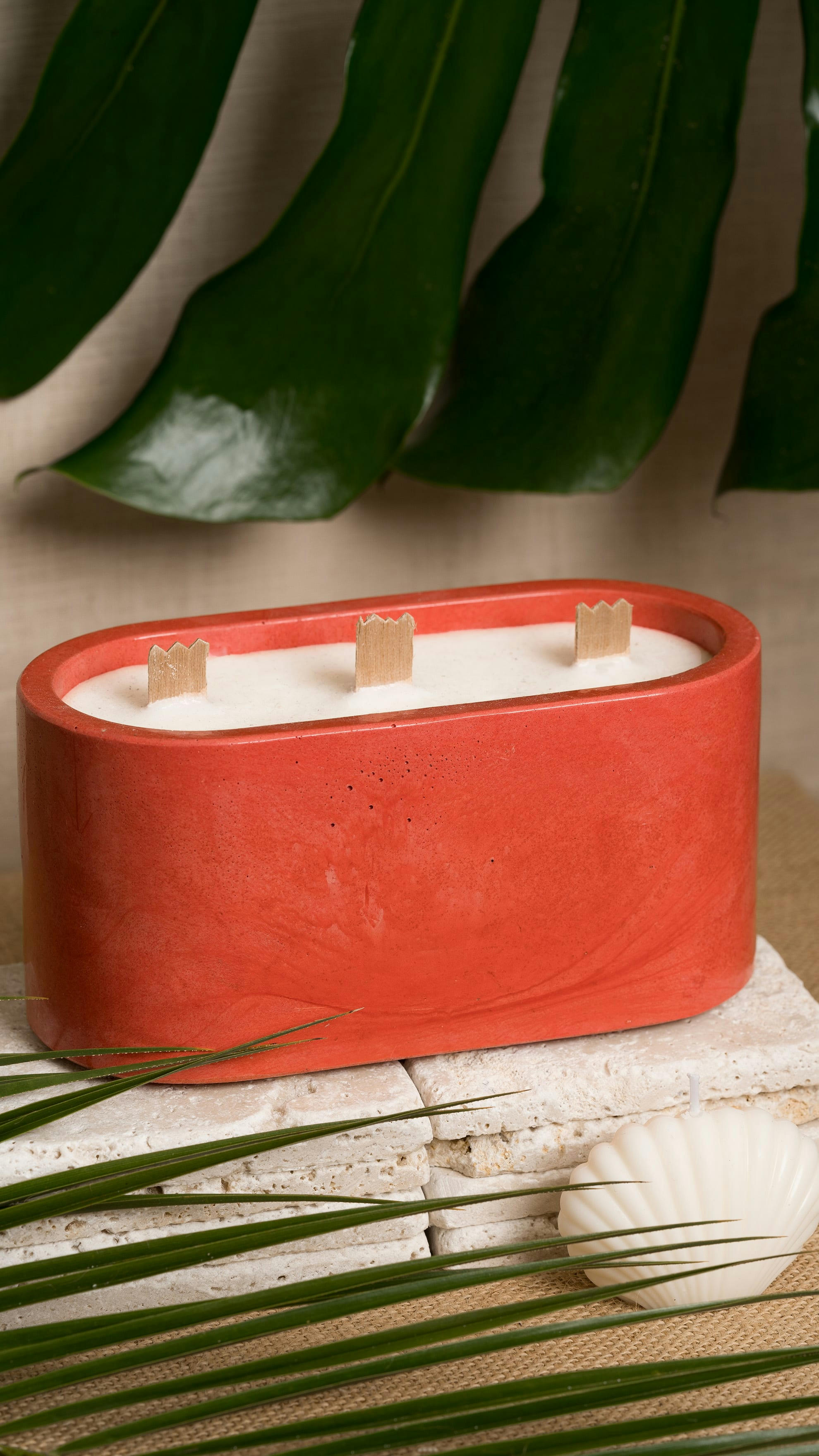 BOUGIES XXL -BÉTON UNI - Bougie xxl en béton rouge parfum fleur de figue