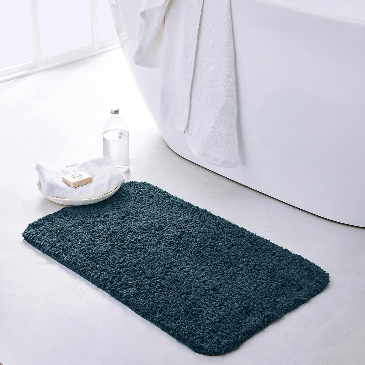 ESSENTIAL - Tapis de bain tufté uni en Polyester Bleu 50x80 cm