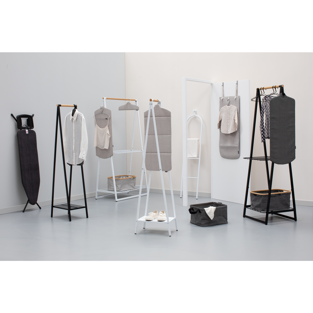 Brabantia Strijkplank B, 124x38 cm, solide strijkerhouder - Denim Black