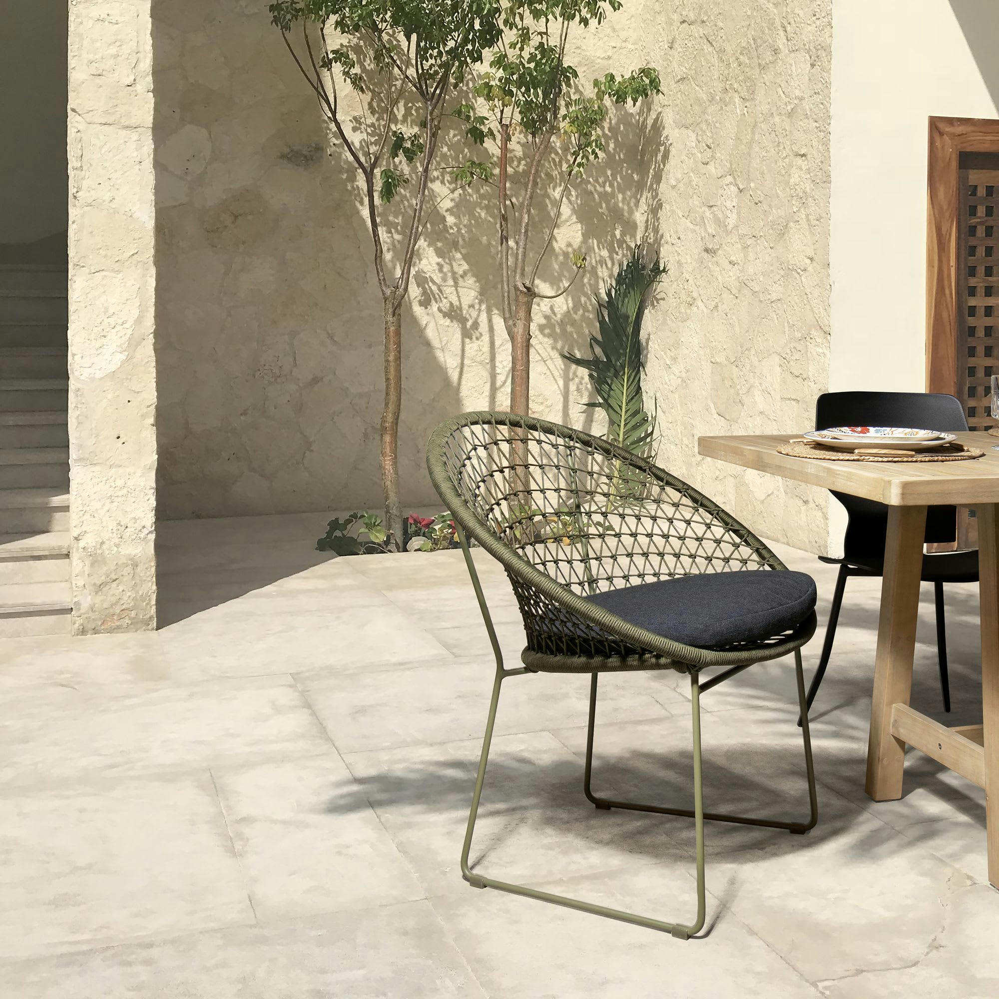 BAO BAO - Lot de 2 fauteuils de table extérieur polypropylène et pieds en métal