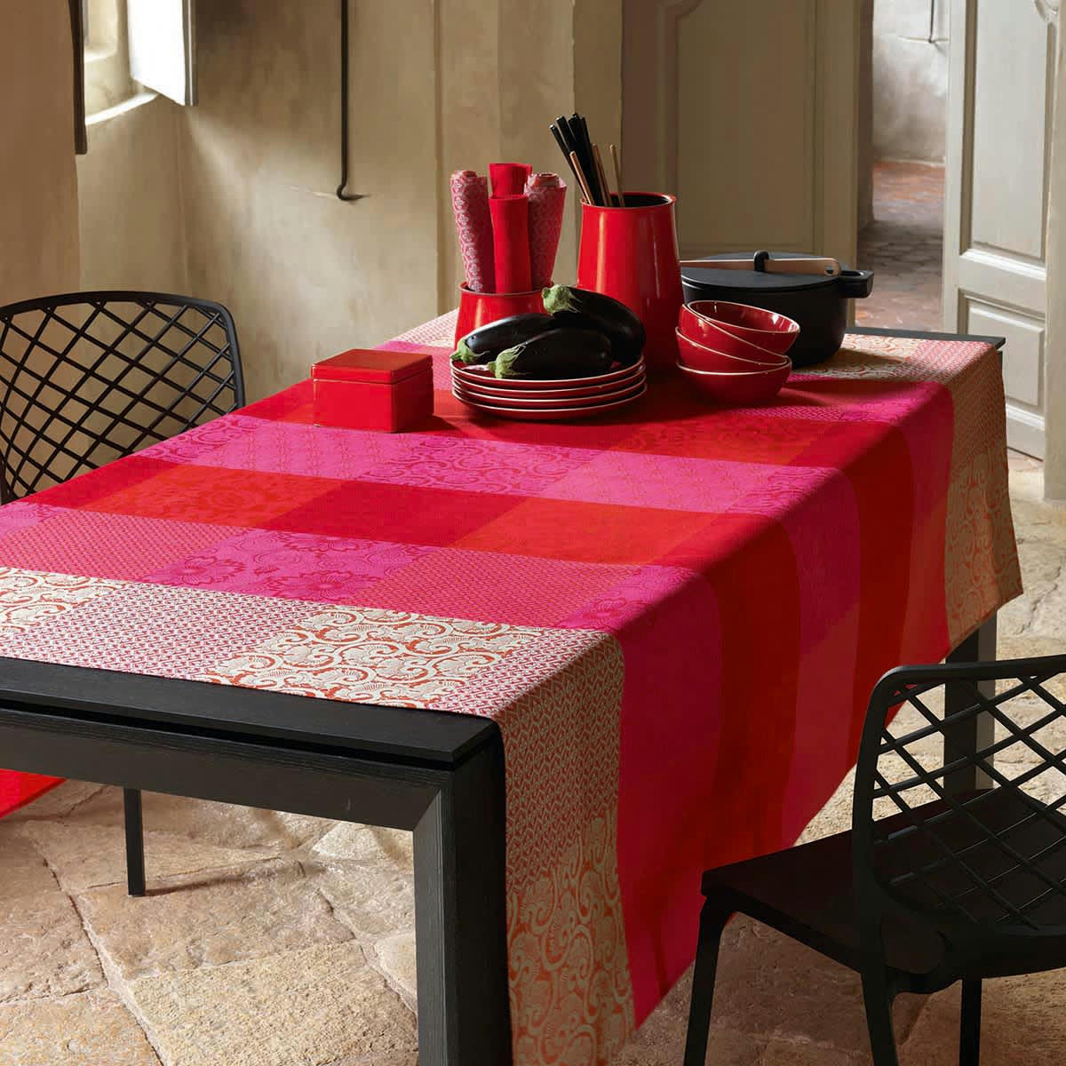 FLEURS DE KYOTO - Nappe en coton cerise 175 x 175