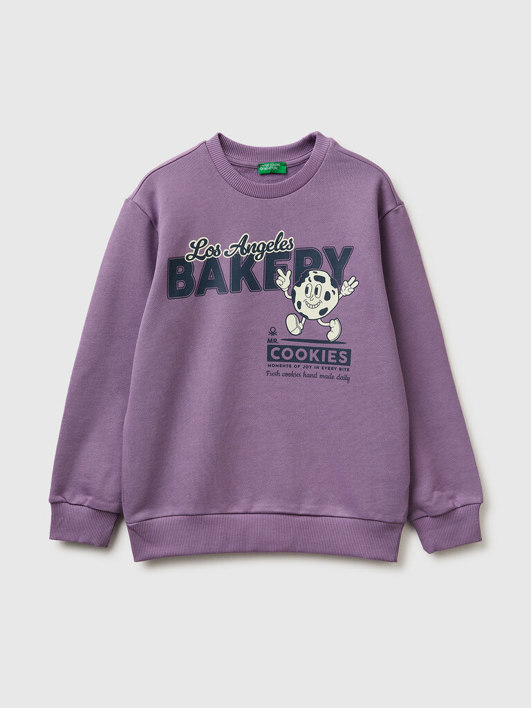 Closed sweatshirt with print