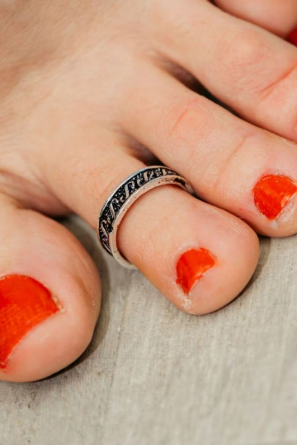 The Colourful Aura Black and Red Boho 925 Silver Slim Band Open Toe Ring