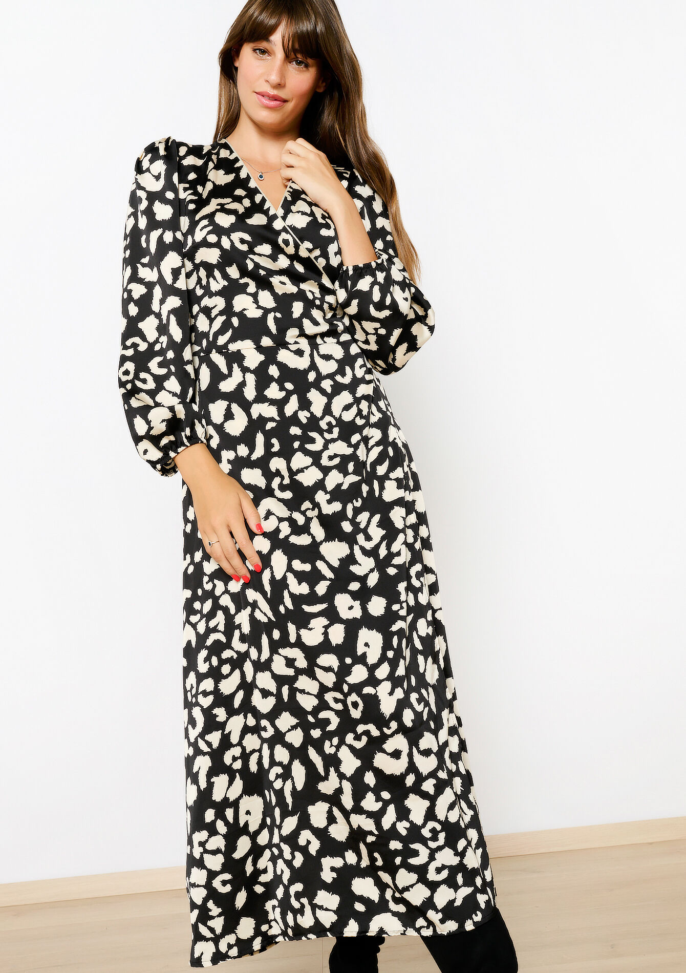 Satijnen wikkeljurk met luipaardprint
