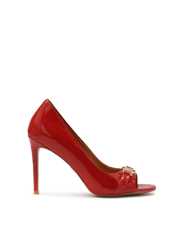 Red patent leather pumps with cutout on toe