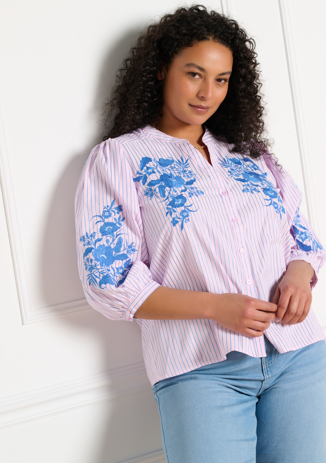 Gestreepte blouse met borduurwerk