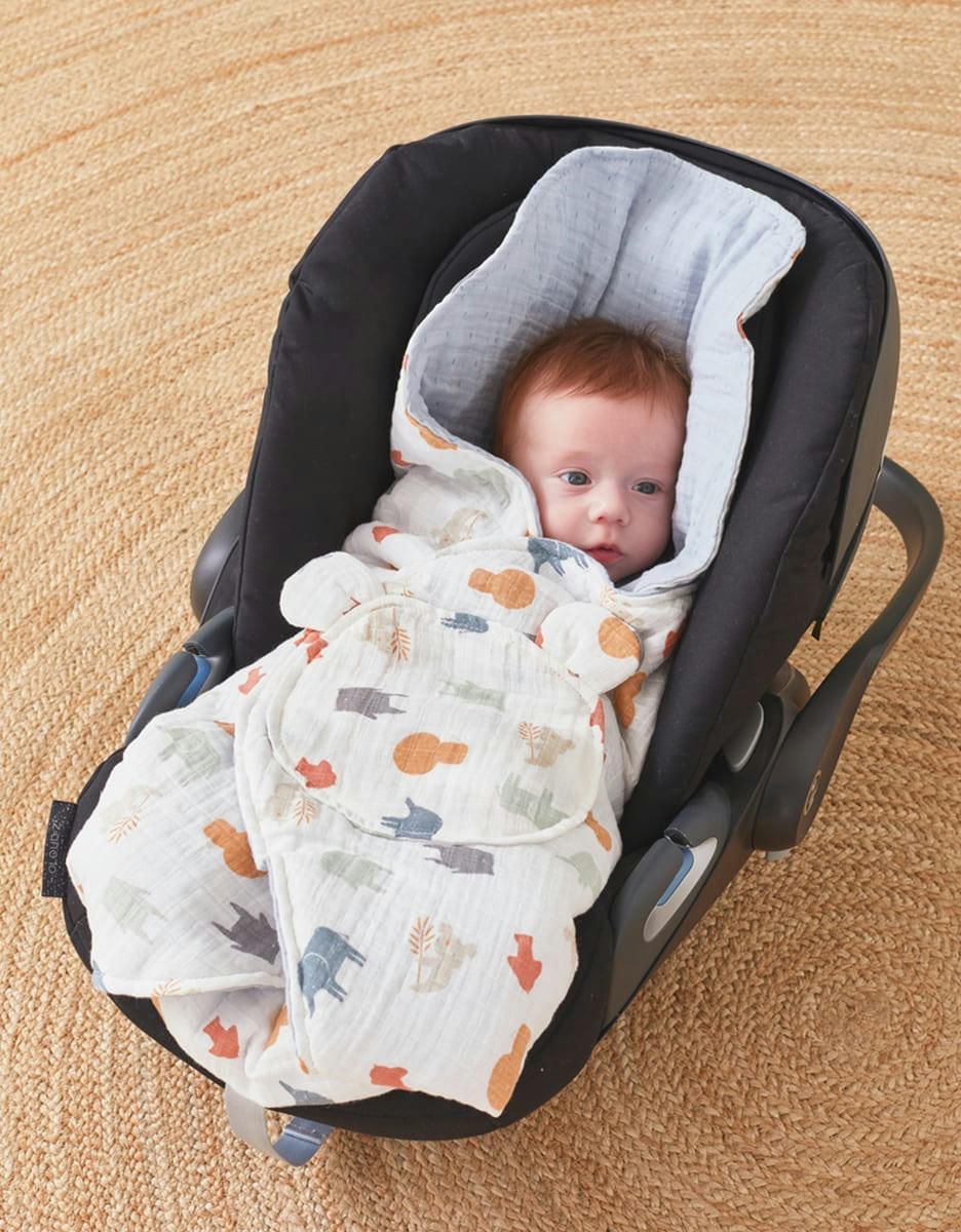 - Couverture promenade mousseline de coton BIO ouatinée, écru/bleu