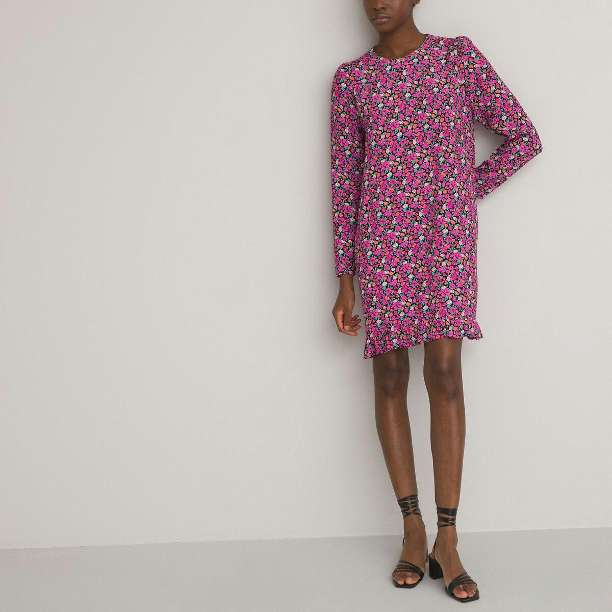 Robe droite courte, manches longues