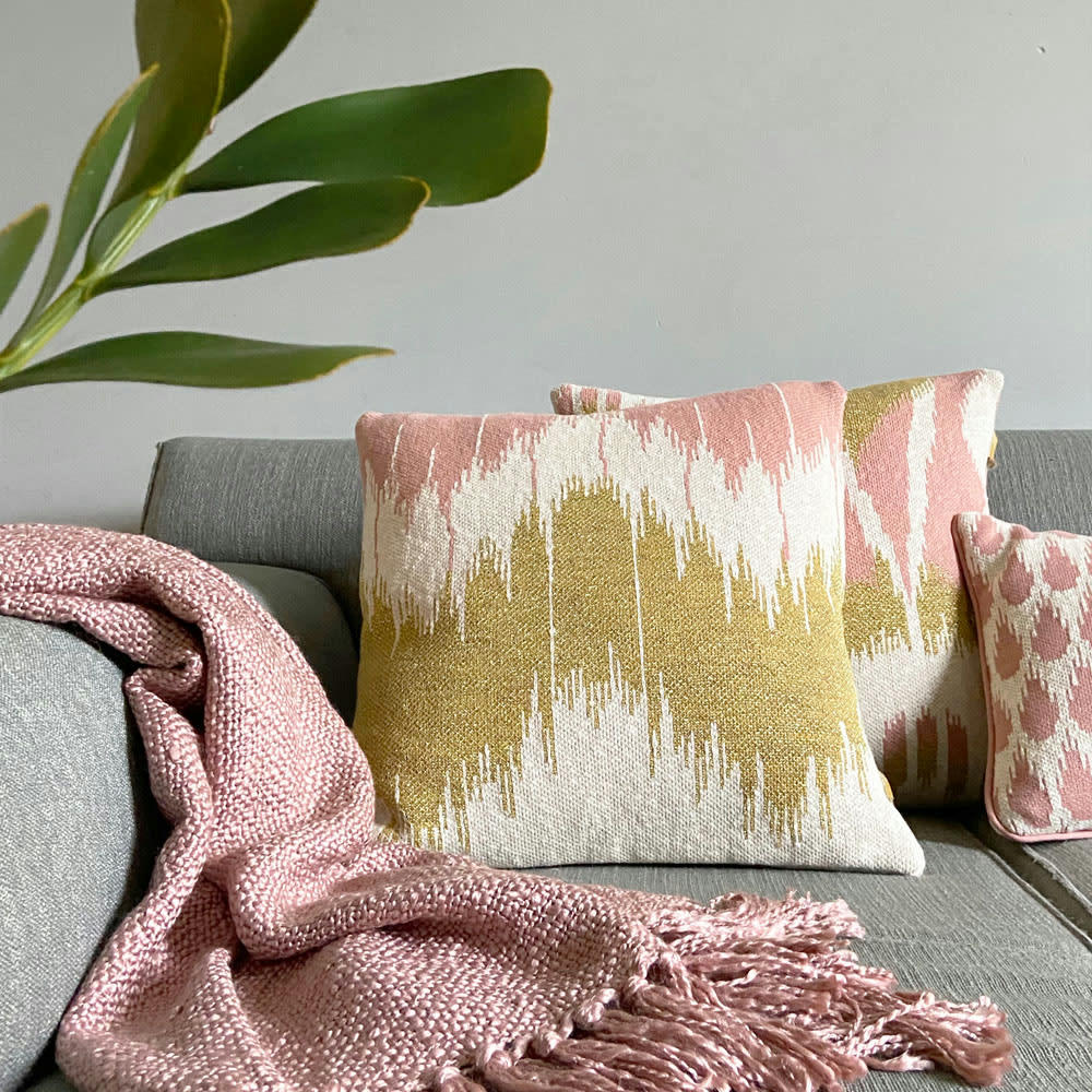 VAGUE - Coussin vague tricoté rose 50x50