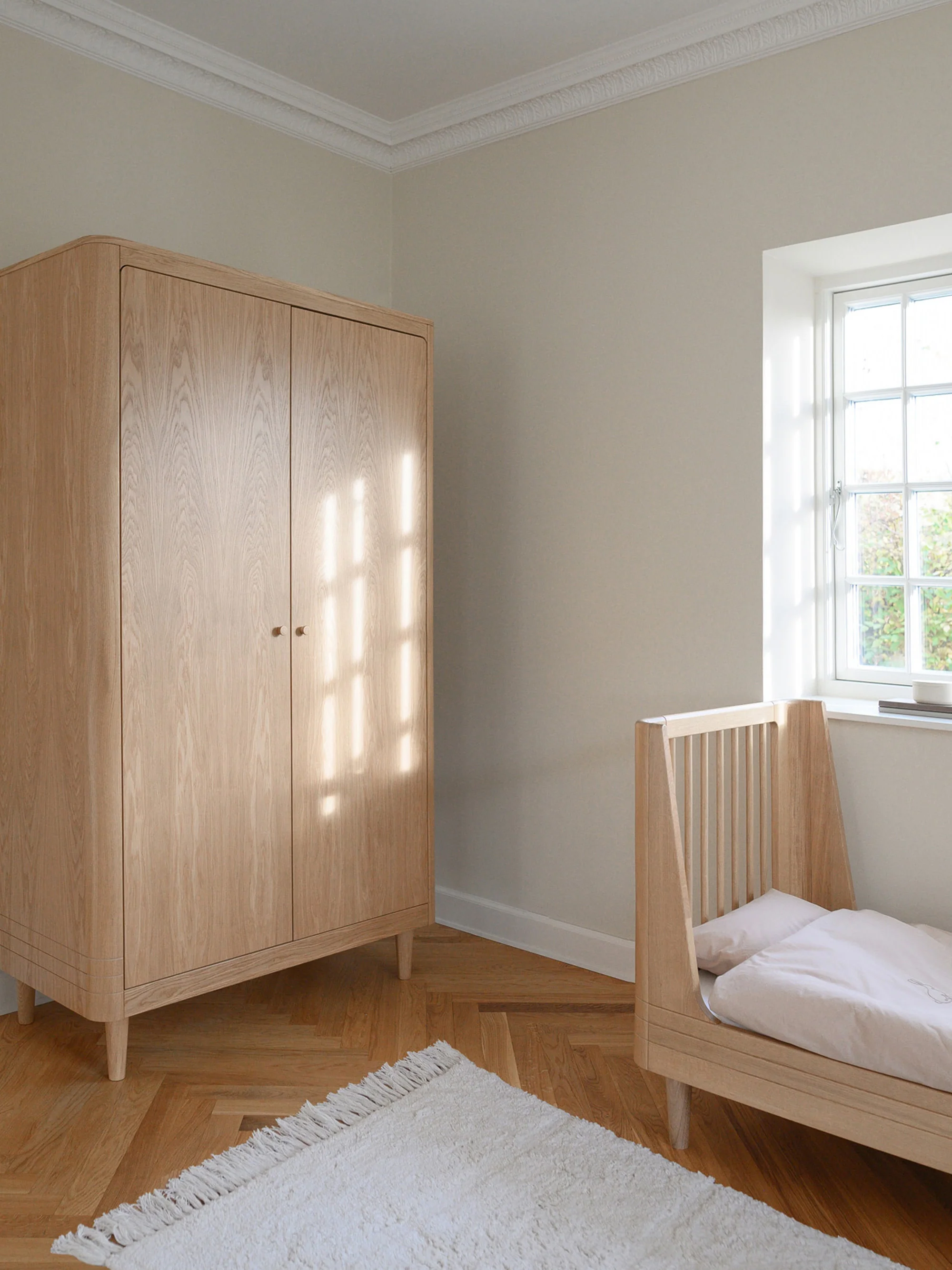 Kompakt-Garderobe Nature aus Eichenholz, handgefertigt