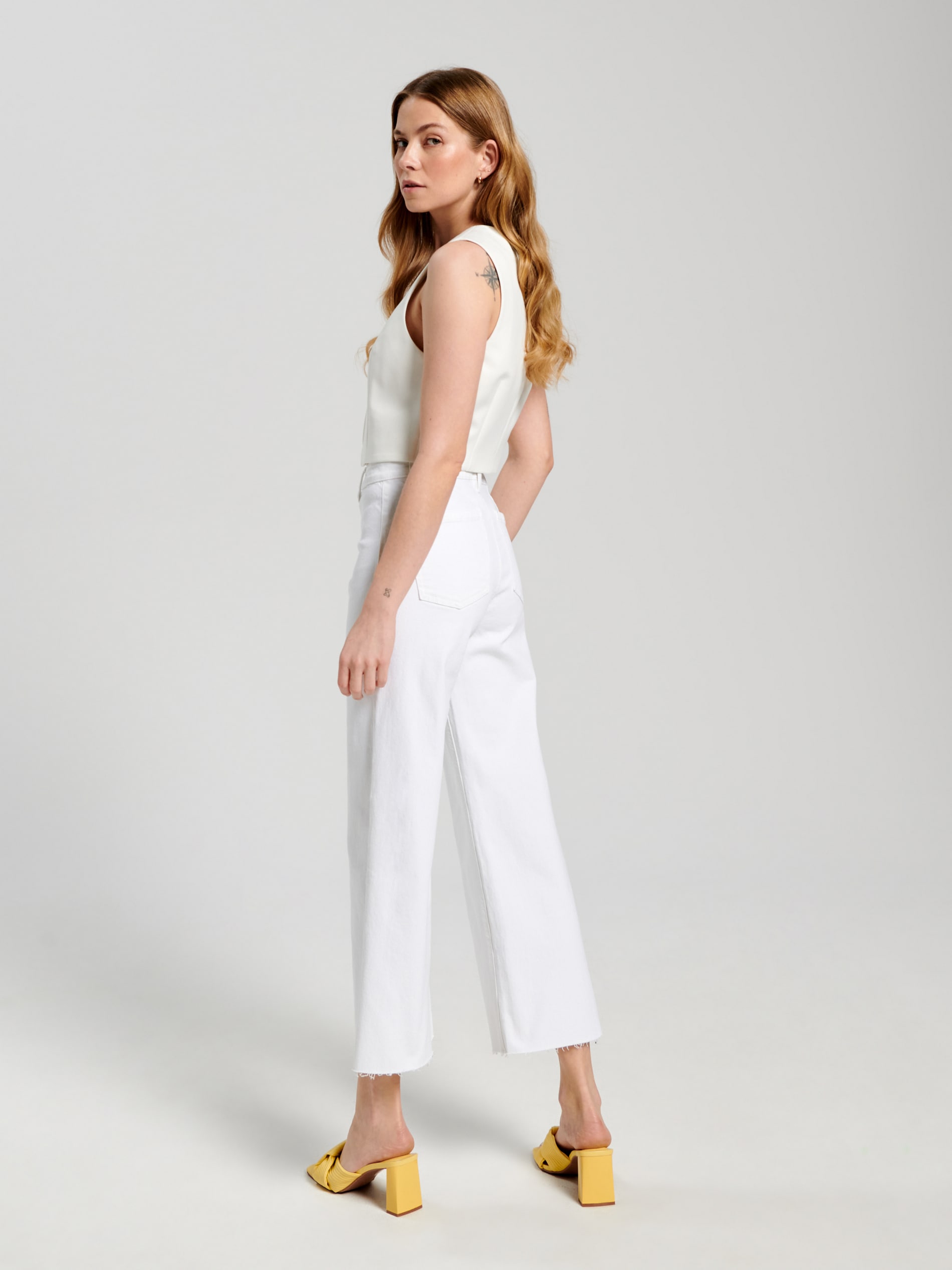 Jeansy cropped high waist