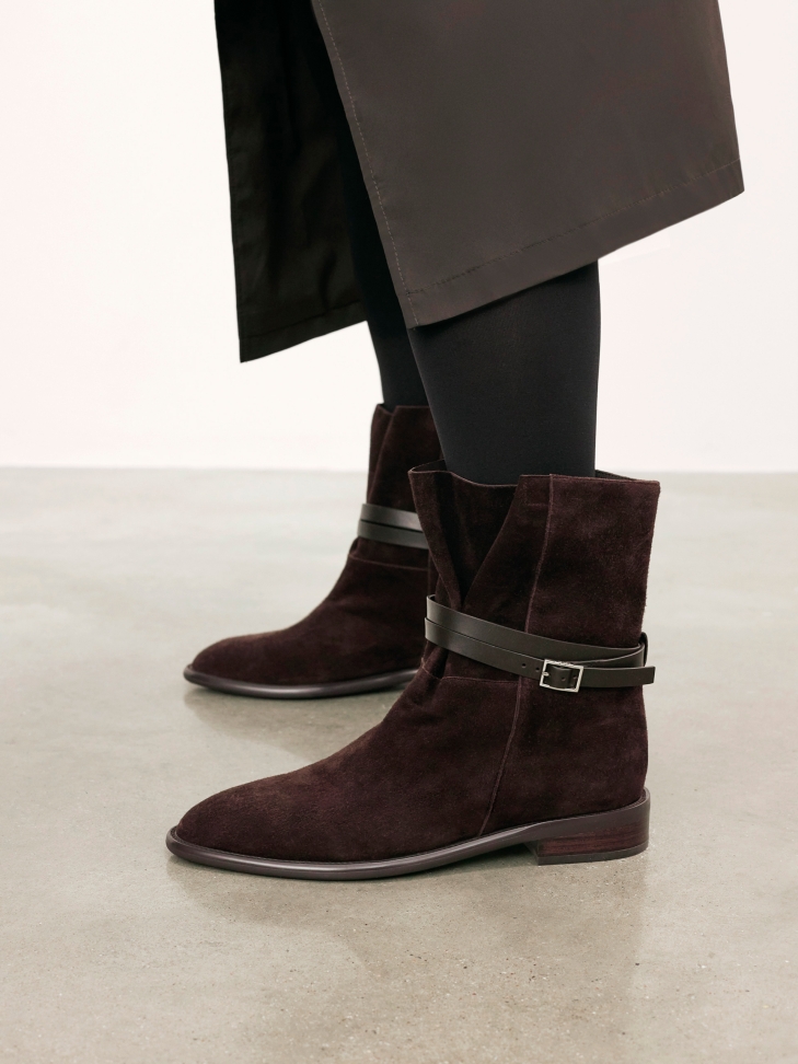 Brown suede boots with slip-on upper