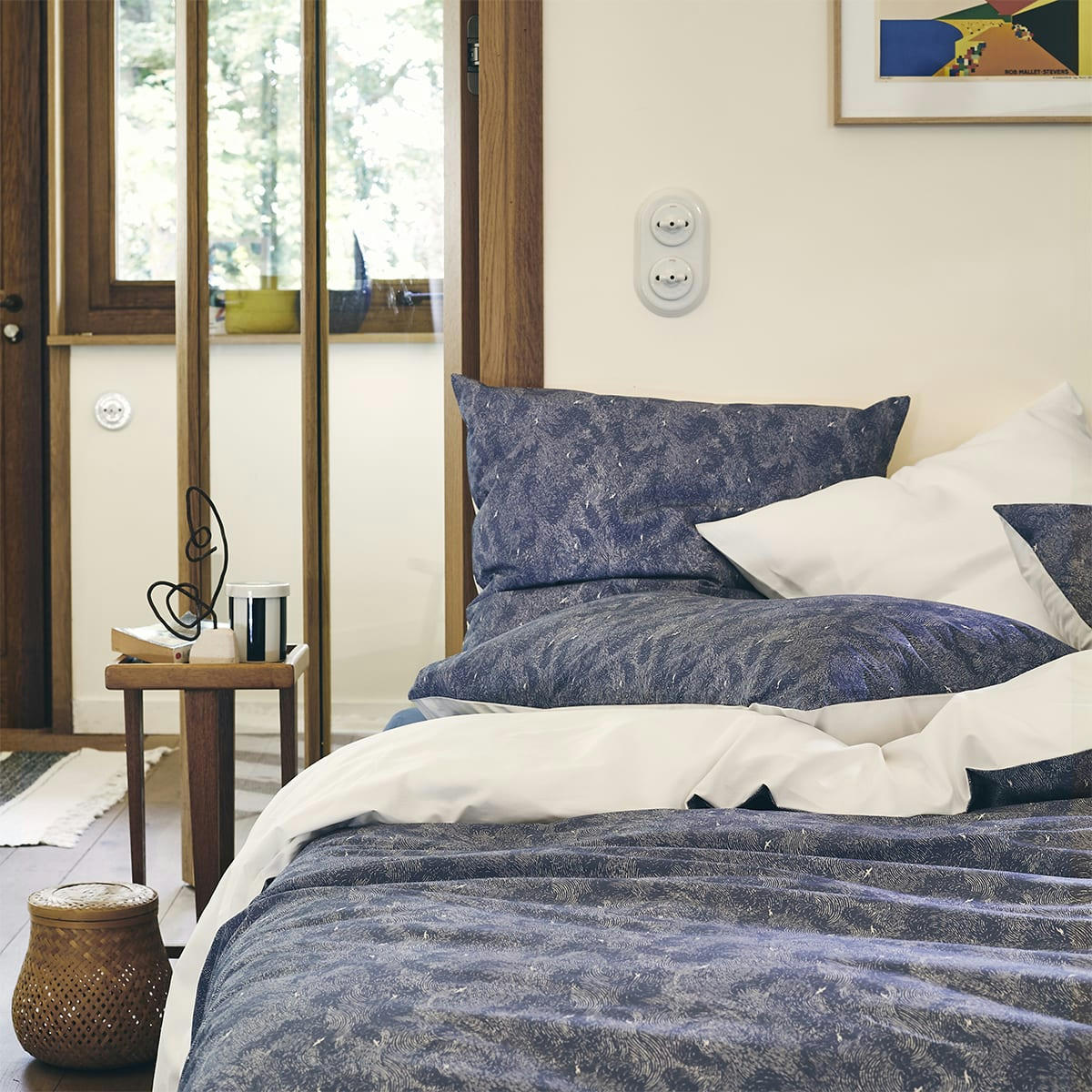 EMBRUNS BASQUE - Parure de lit unie en coton bleu 260x240