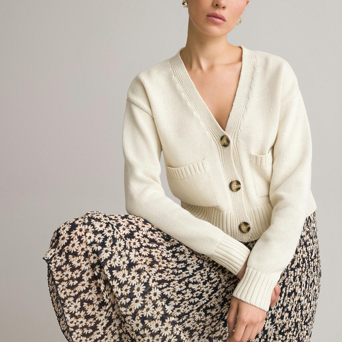 Gilet court col V, boutonné