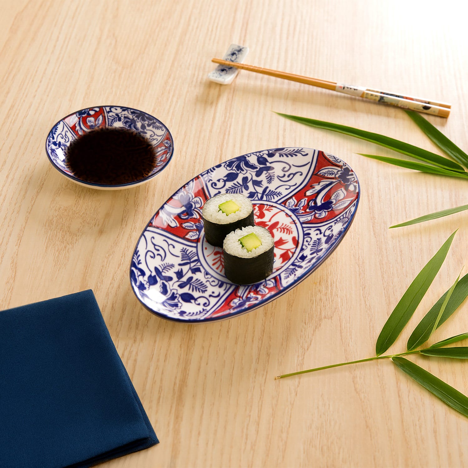 Set sushi 3 pezzi con decori rossi e blu Sushiko