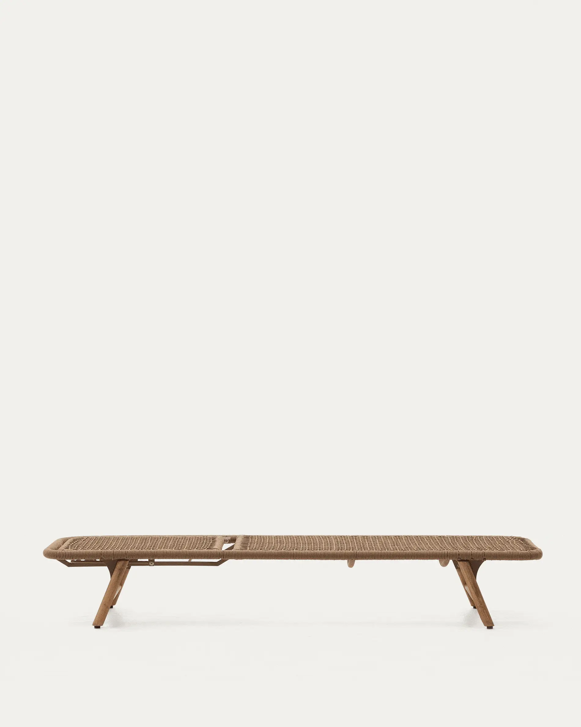 Tumbona Dandara estructura de acero cuerda beige y patas de madera maciza acacia FSC 100%