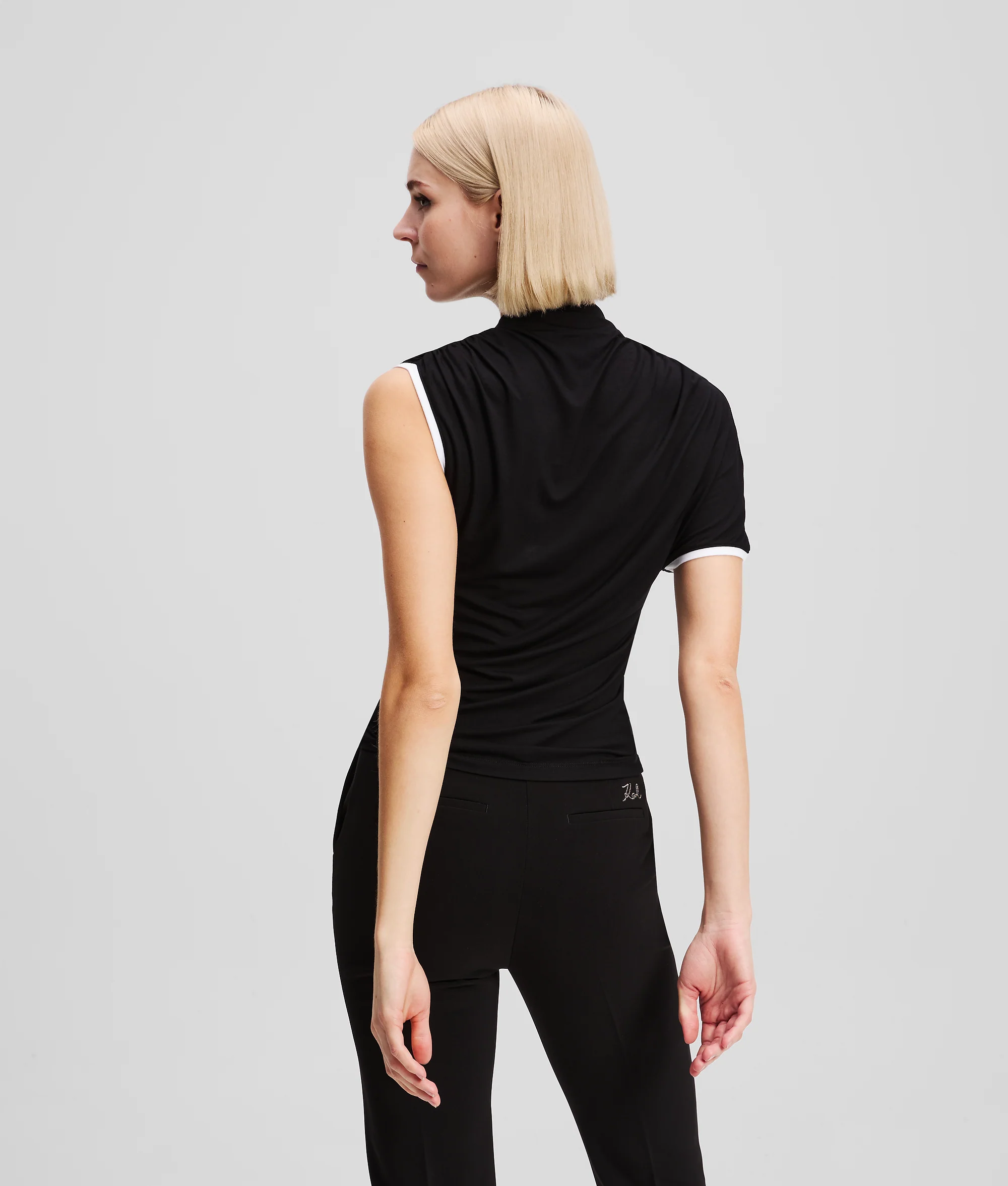 ONE-SLEEVE T-SHIRT