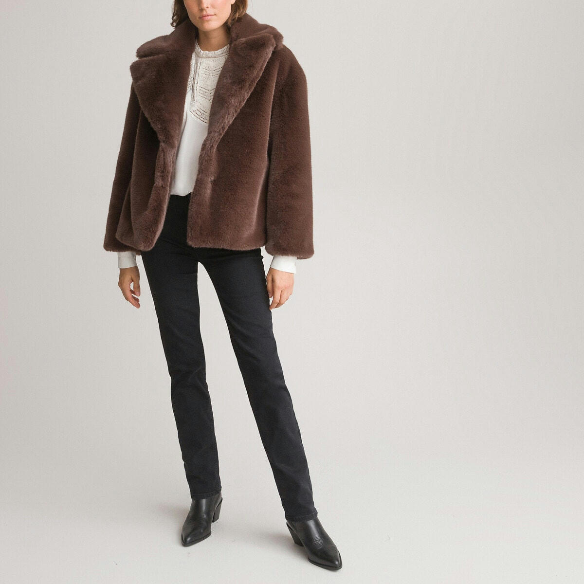 Manteau court tissu duveteux