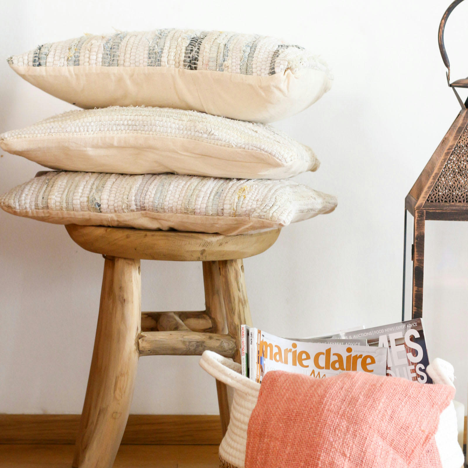 - Coussin décoratif beige et bleu en coton et denim rembourré 45x45 cm