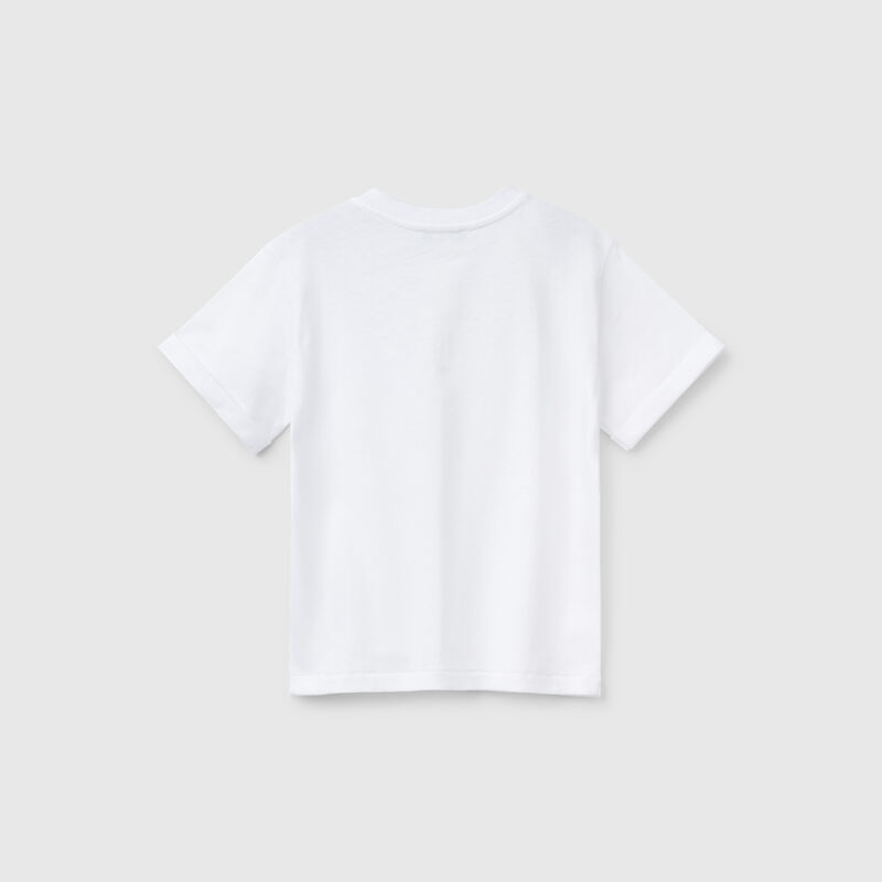 T-shirt with henley neck