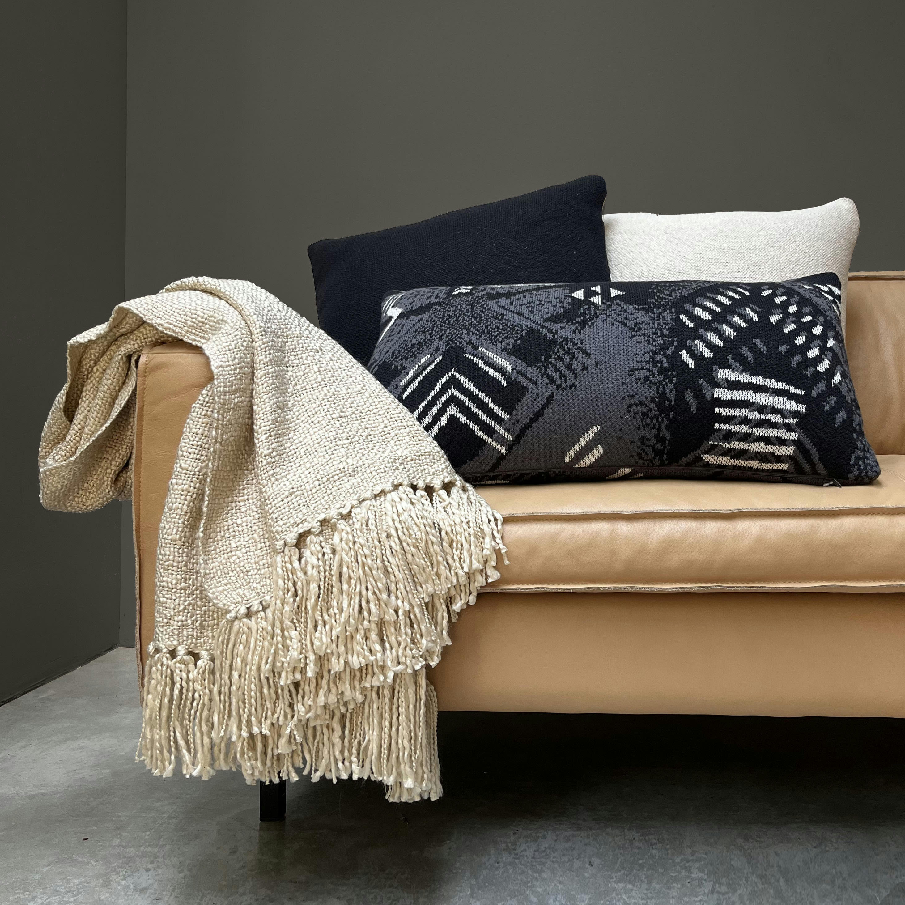 TRICOTÉ - Coussin tricoté noir 35x60