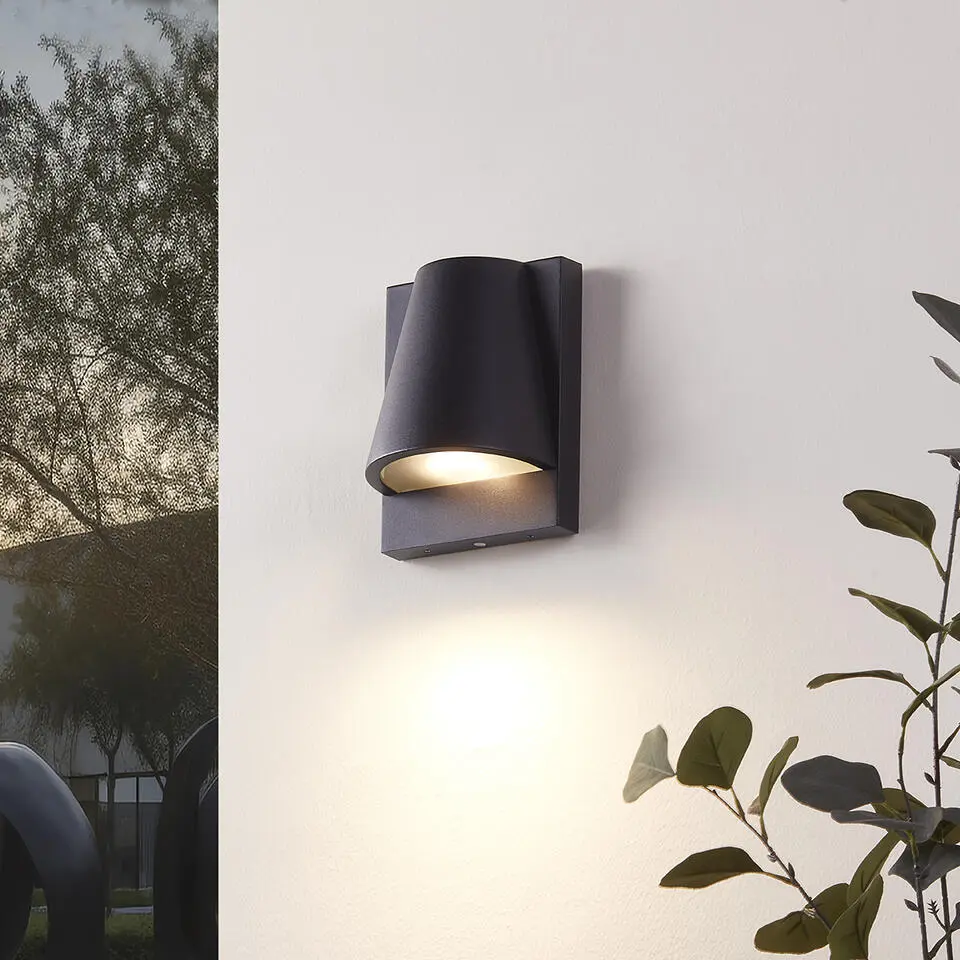 Qazqa wandlamp met daglichtsensor femke zwart gu10