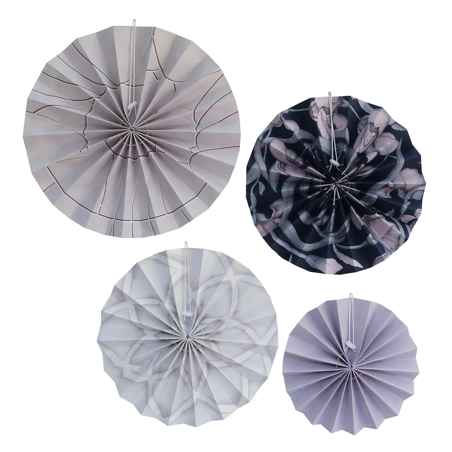 - Décorations murales en chutes de papiers peints. 60/60 cm.