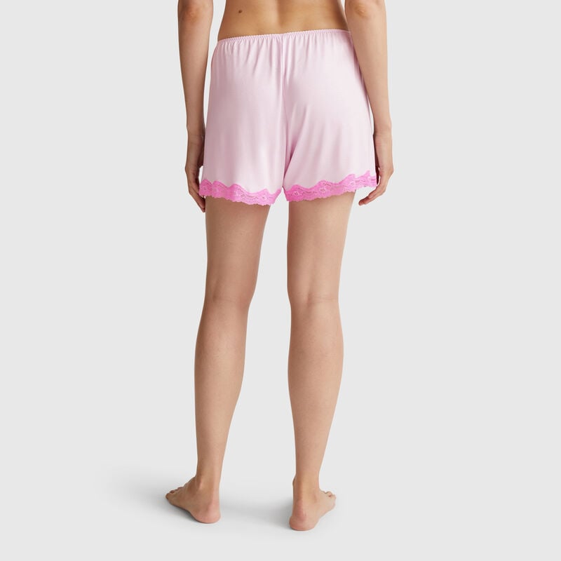 Flowy shorts with lace