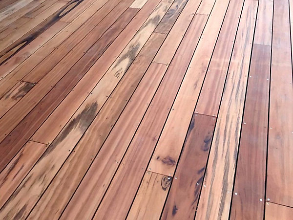 Kit terrasse complet en bois exotique MUIRACATIARA TIGERWOOD avec Lambourde et vis - lot : 20m² - Longueur de lame : 950 mm