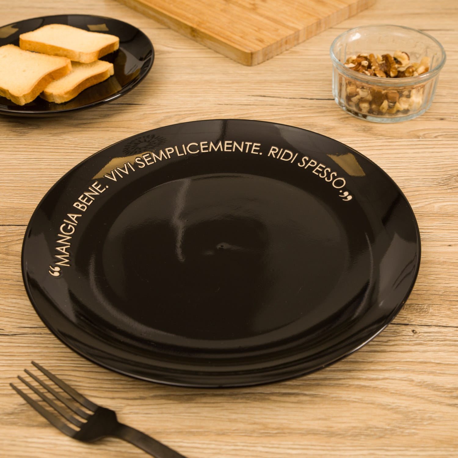 Piatto piano nero con scritta 27 cm in stoneware