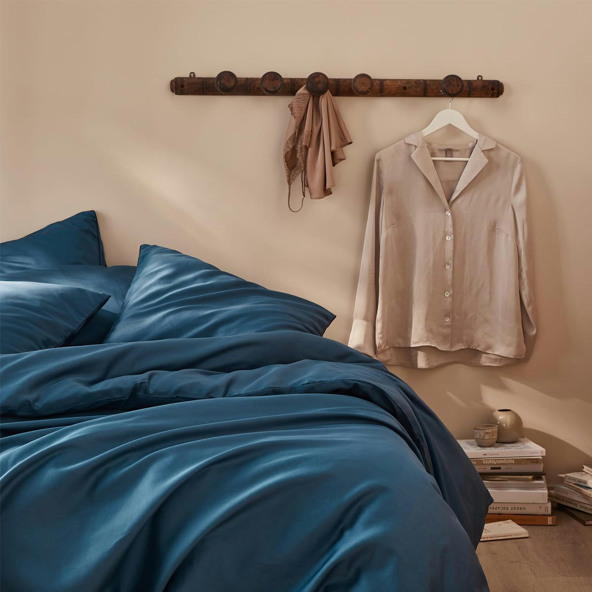 BLEU FLANDRES - Drap housse uni en satin de coton bleu marine 180x200