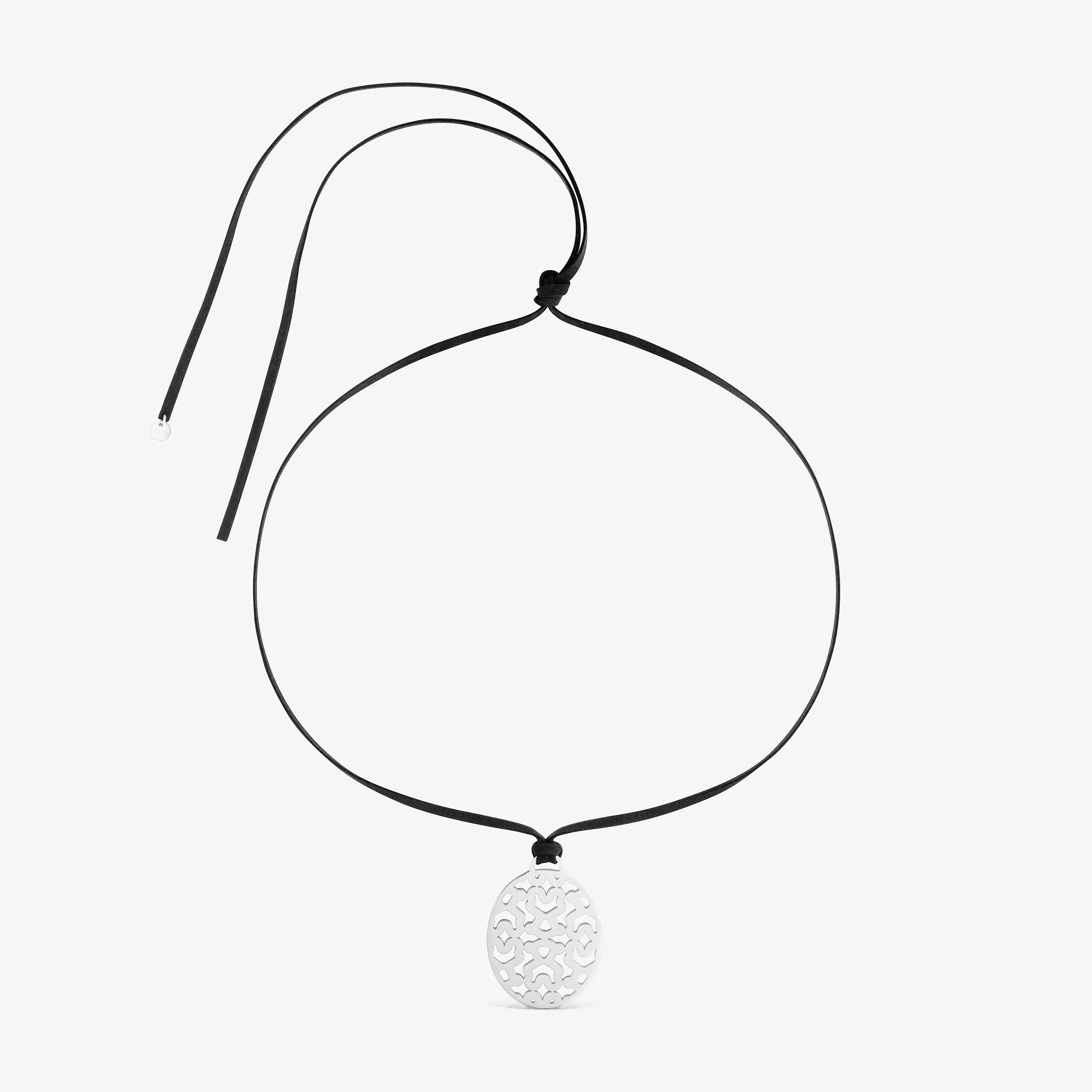 Collar largo de acero 40 mm y cordón negro Kaos