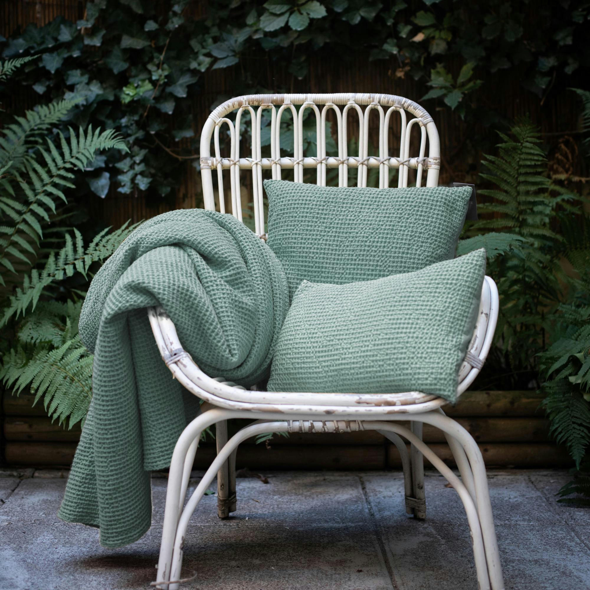 MAIA - Coussin  en coton vert de gris 45 x 45