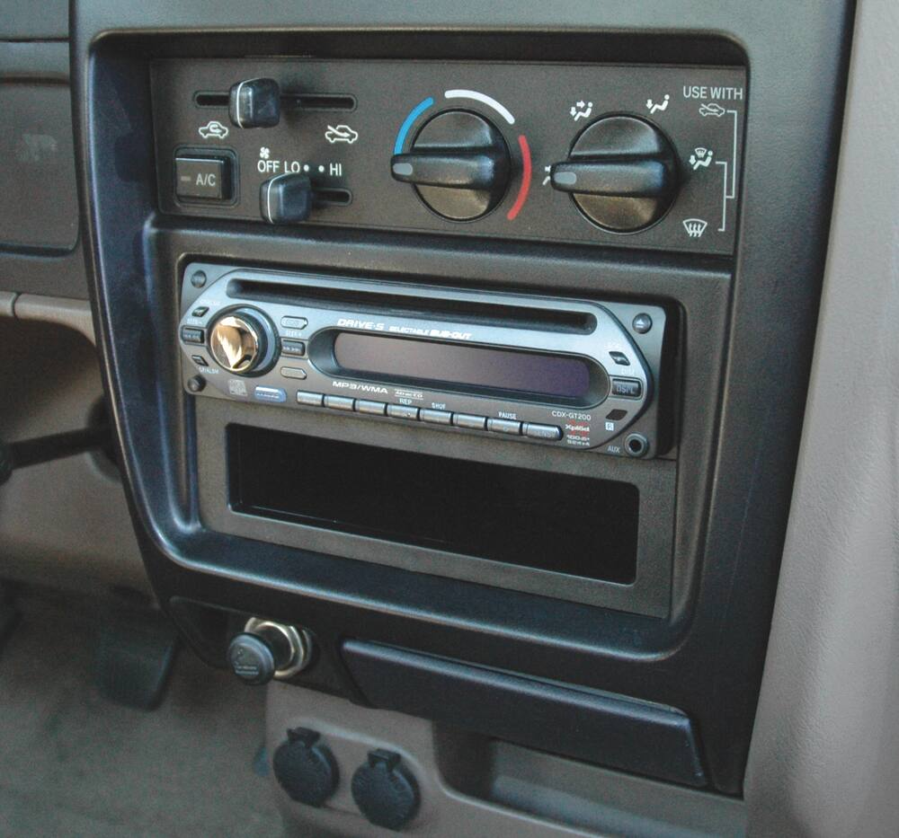 Scosche GM1587B Dash Single DIN Install Kit for 1982 and Up Chevrolet Vehicles