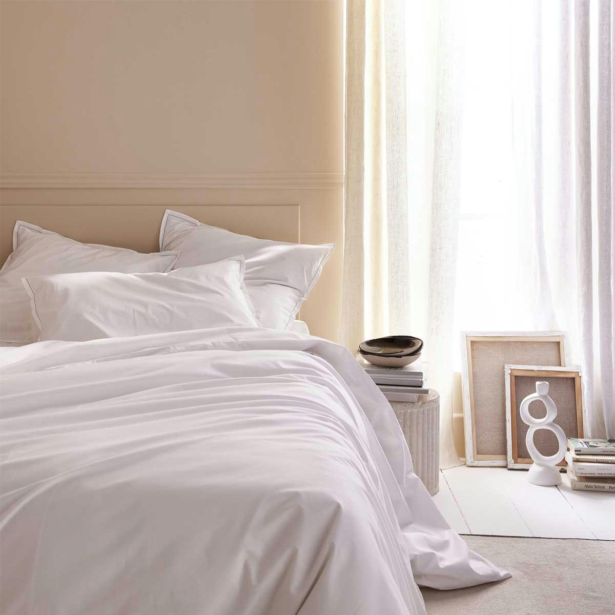 MONT-BLANC - Parure de lit uni en coton blanc 240x220