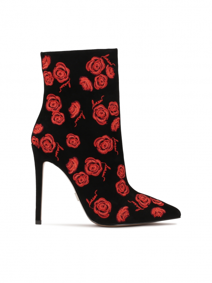 Suede boots with embroidered red flowers