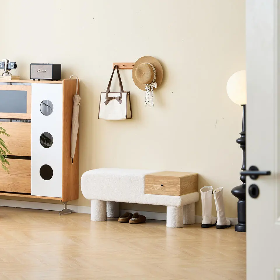 Bank met opbergruimte in witte lussen