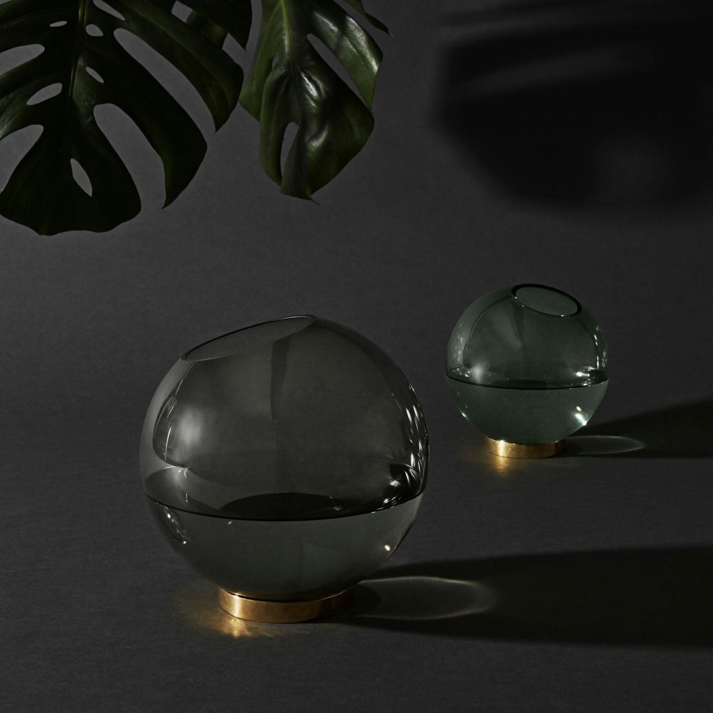 GLOBE - Vase globe verre et laiton large D21cm