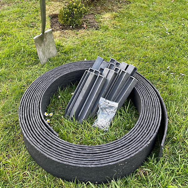 Pack Bordure de jardin flexible JARDINEX 20 m   20 piquets - Noir