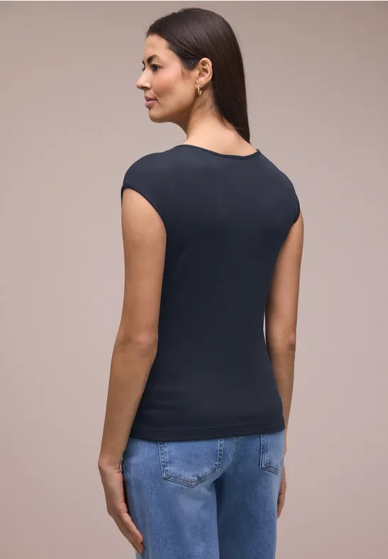 Ärmelloses Shirt mit Diamantausschnitt