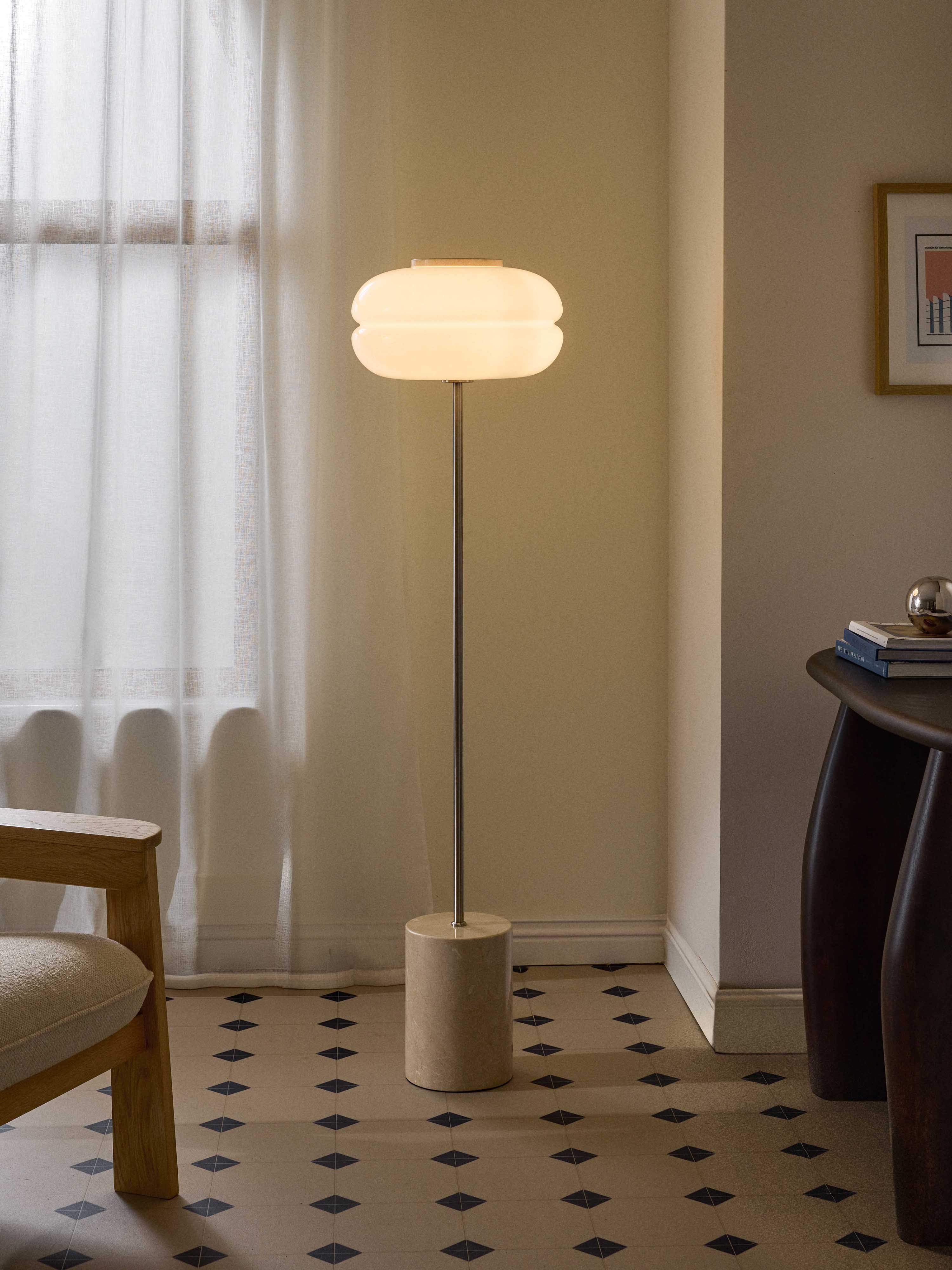 Stehlampe Bun mit Marmorfuß