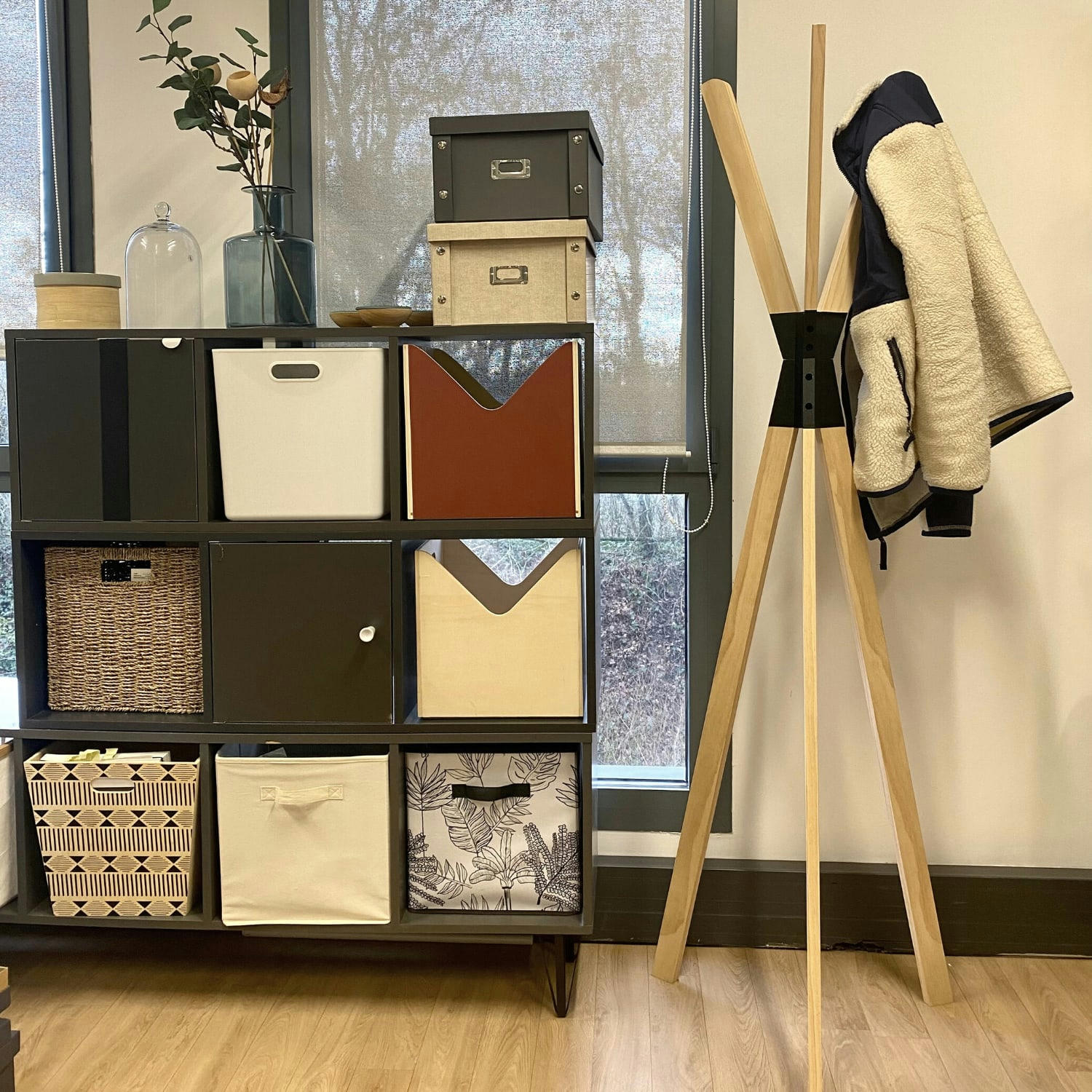 - Porte-manteaux avec 3 crochets Tipi en bois 56x49x170cm