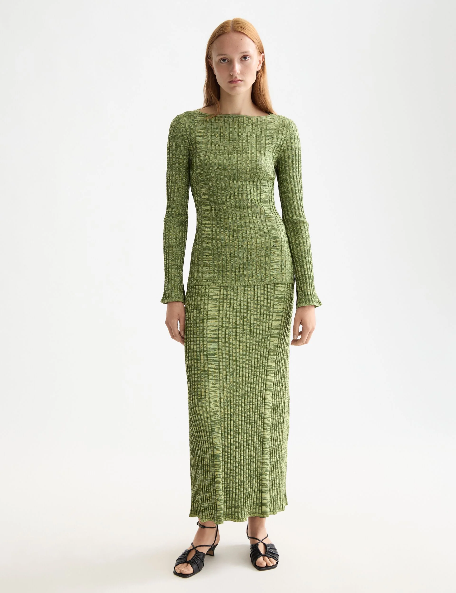 Ribbed knitted pullover