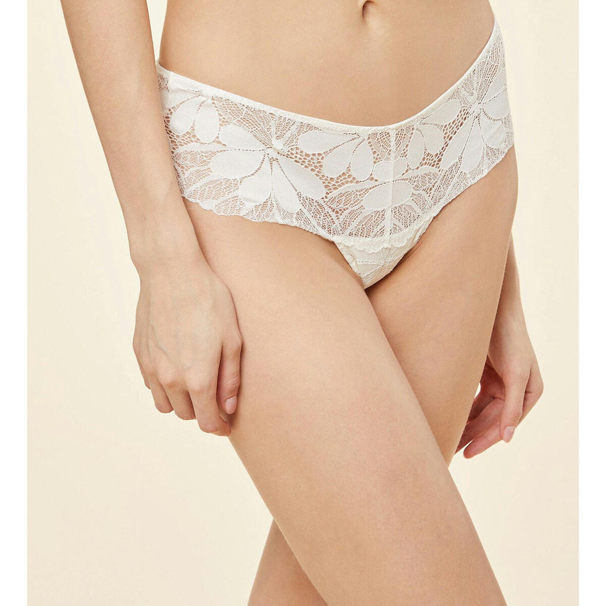 Shorty en dentelle, Épatante