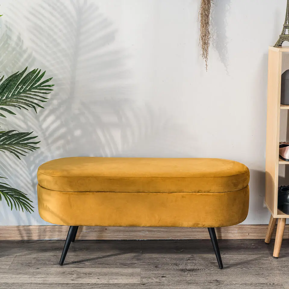 Bank van metaal en geel mosterdfluweel