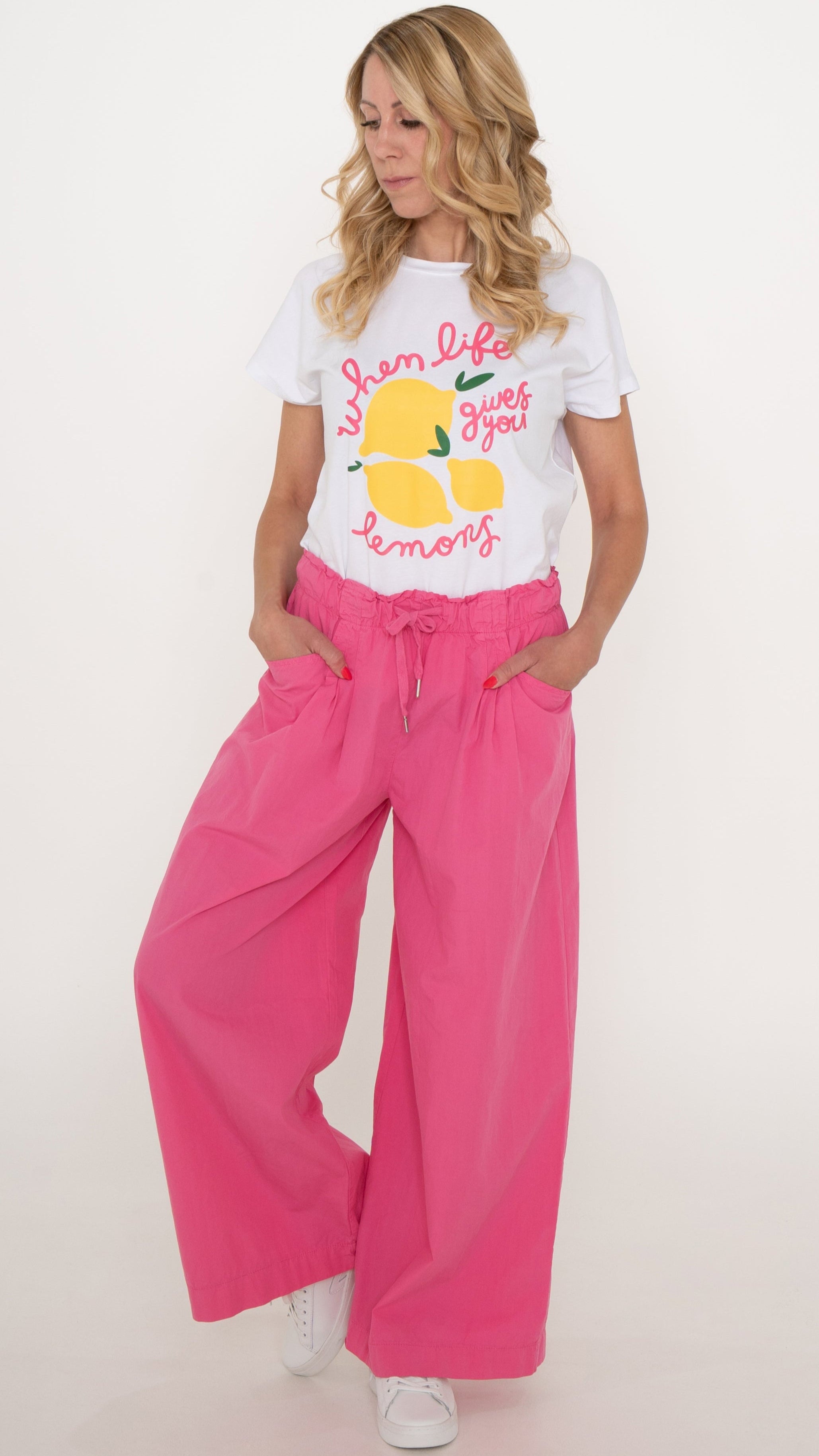 CASUAL BUNDFALTENHOSE MIT WEITEM BEIN