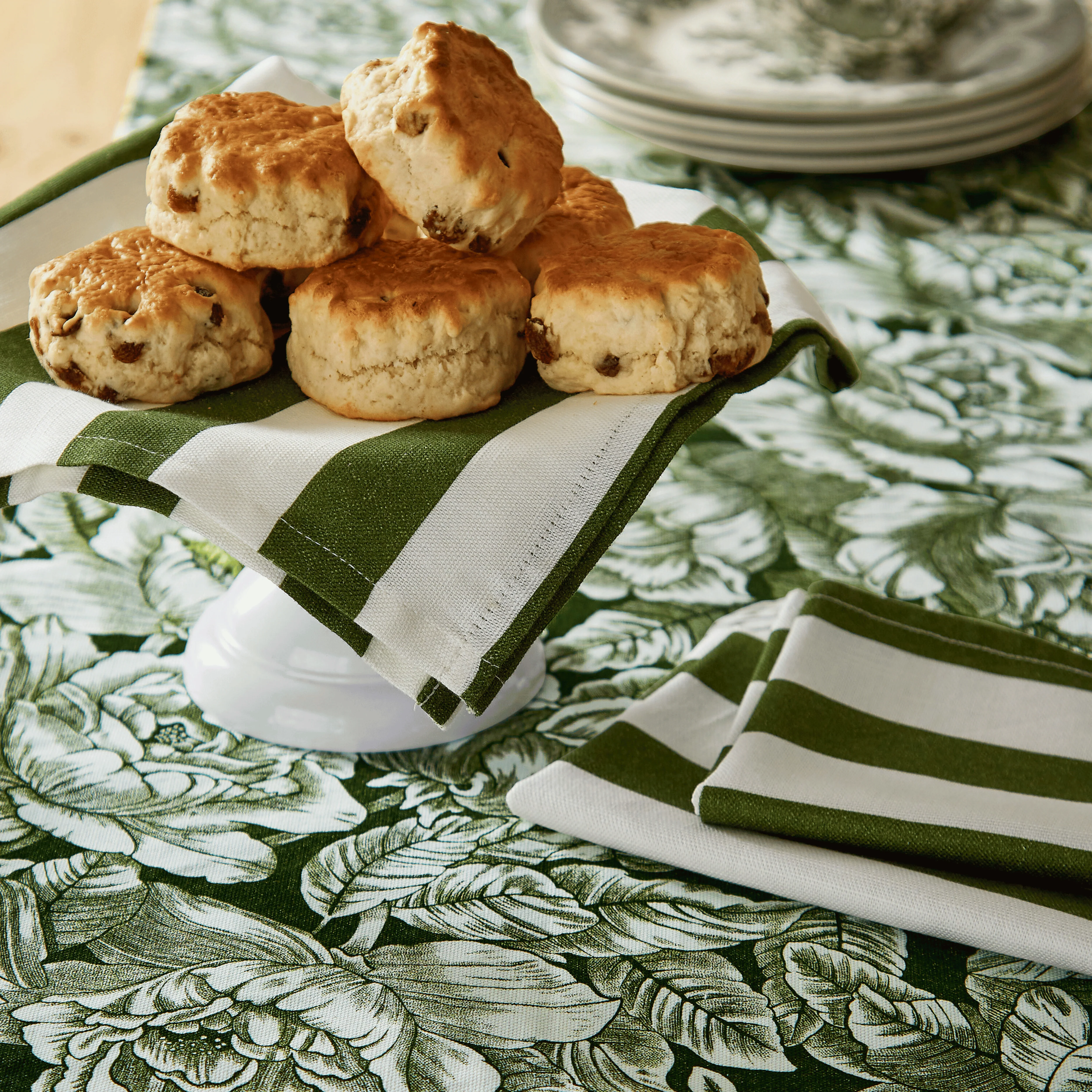 Burleigh x Bedeck of Belfast Green Hibiscus Table Runner