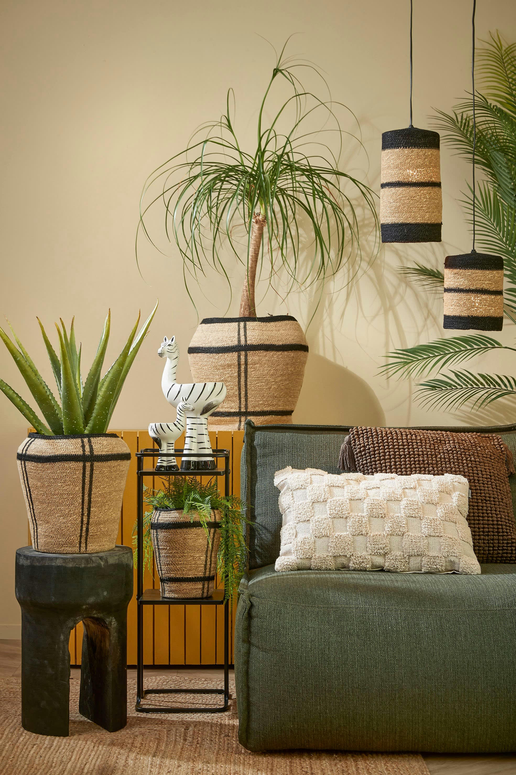 LATTY - Table d'appoint en bois de paulownia noir H46